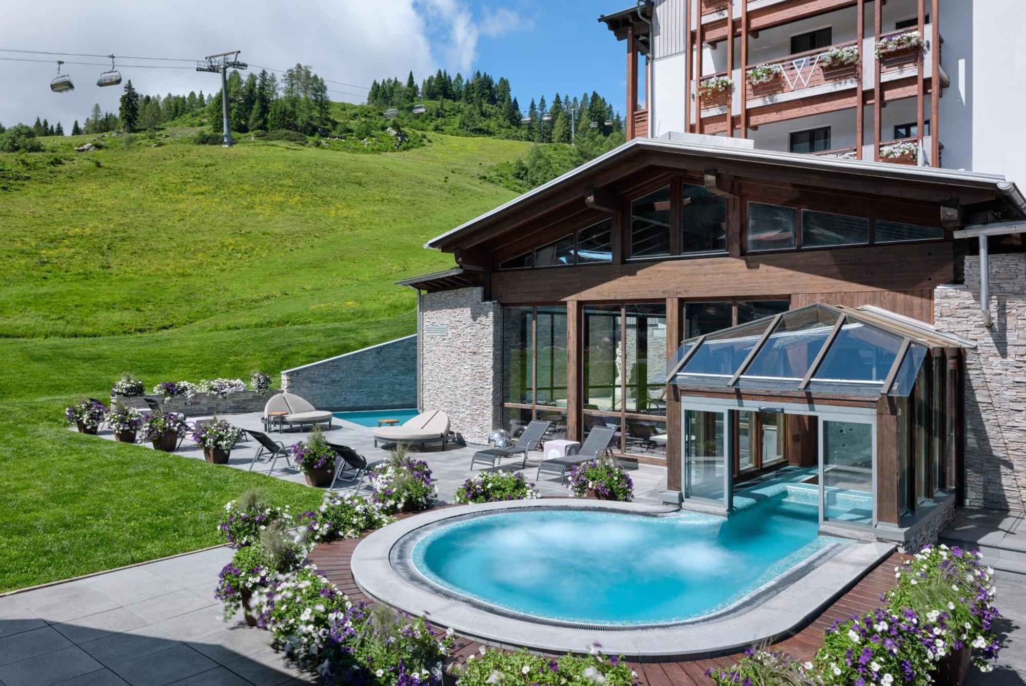 Hotel Wulfenia 4S - Adults Only Sonnenalpe Nassfeld Exterior foto